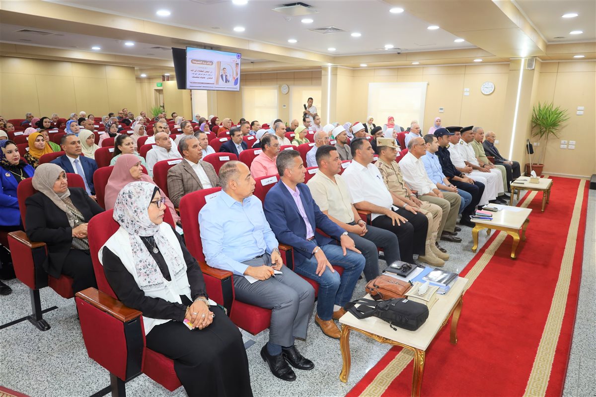 اللقاء الأسبوعي مع قيادات محافظة السويس 