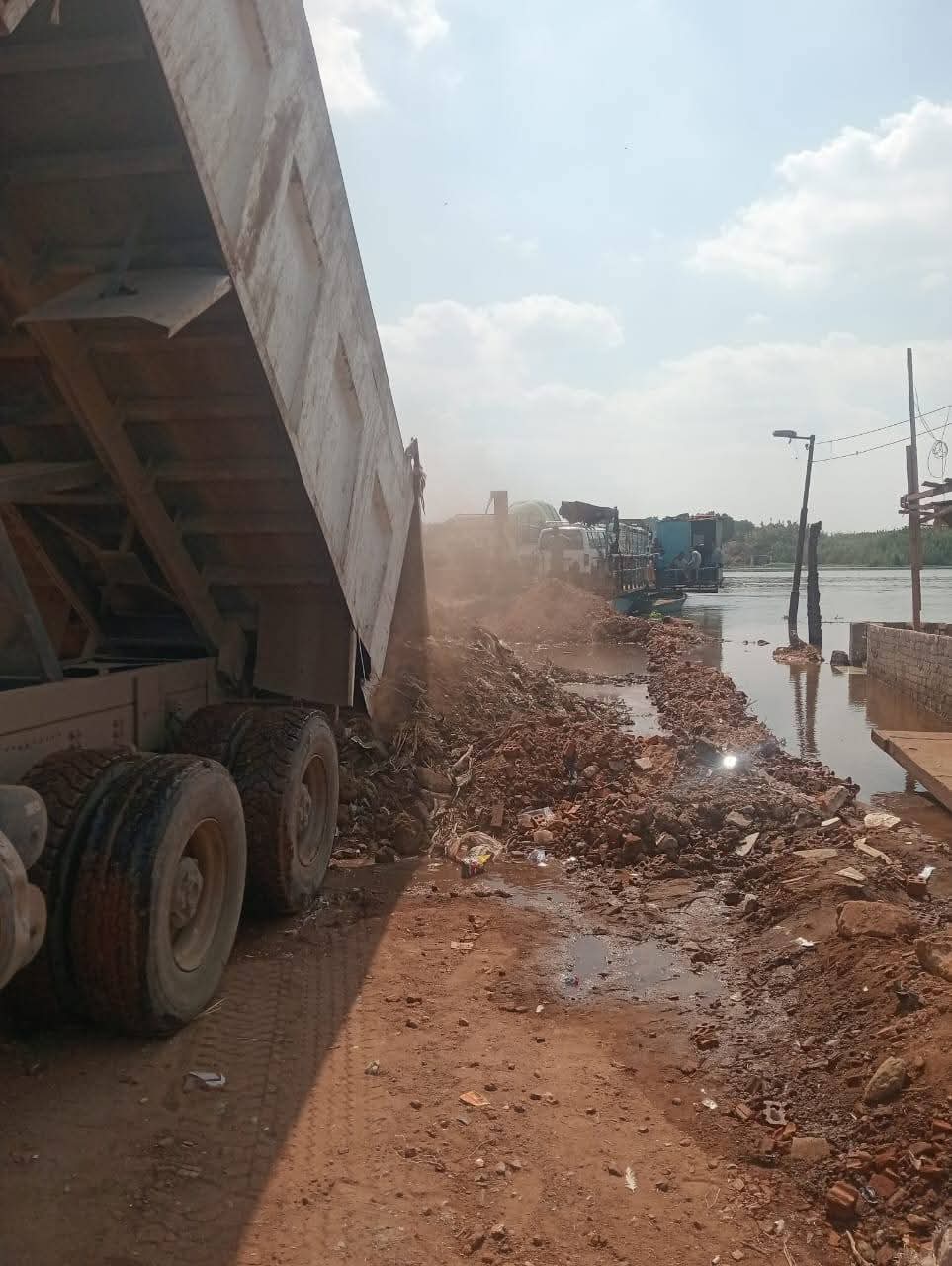 محافظ المنوفية يتفقد مواقع متضررة من فيضان النيل