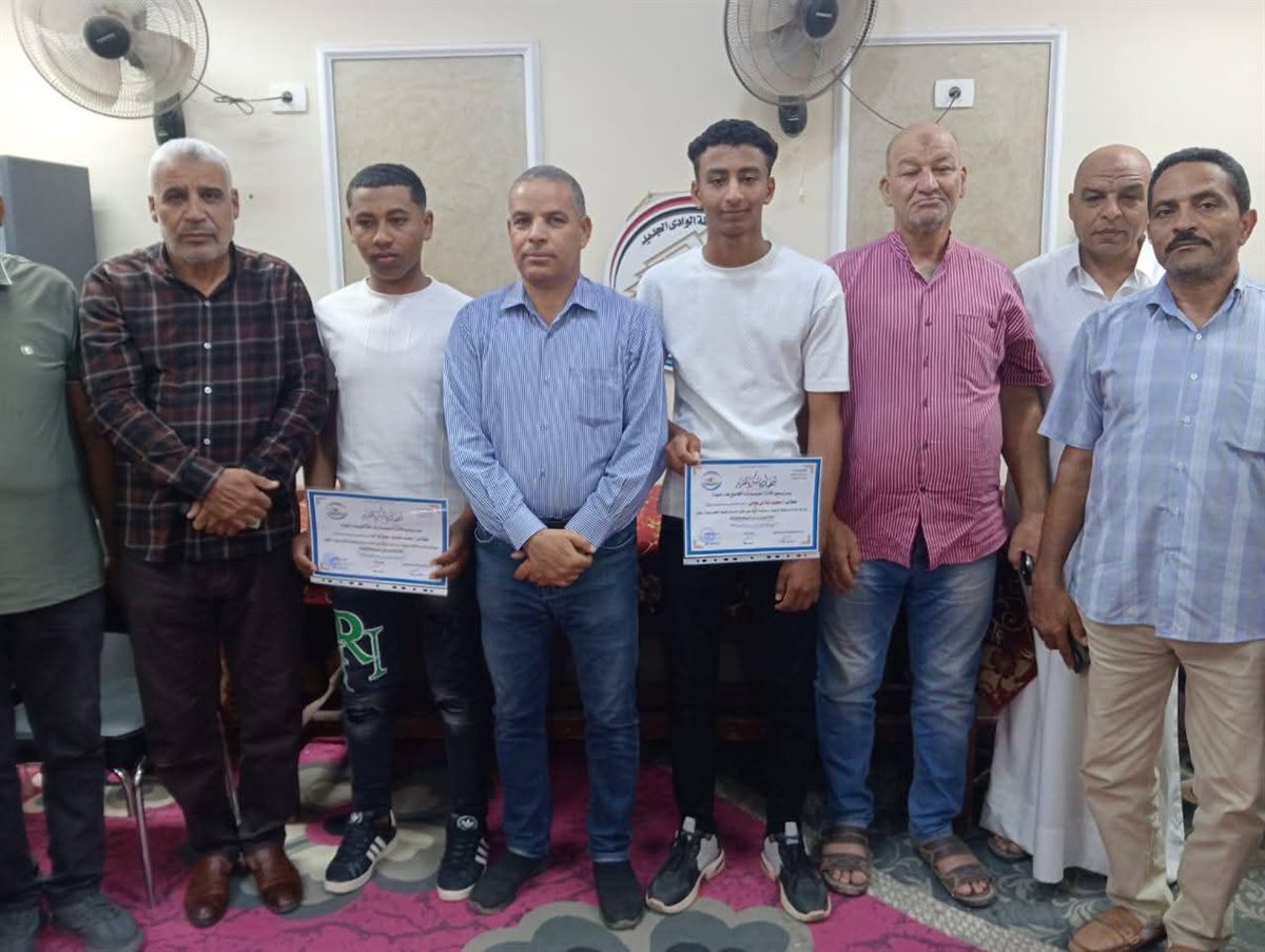 <br>تعليم الوادي الجديد يكرم طالبين أعادا مبلغ مالى كبير لصاحبته 