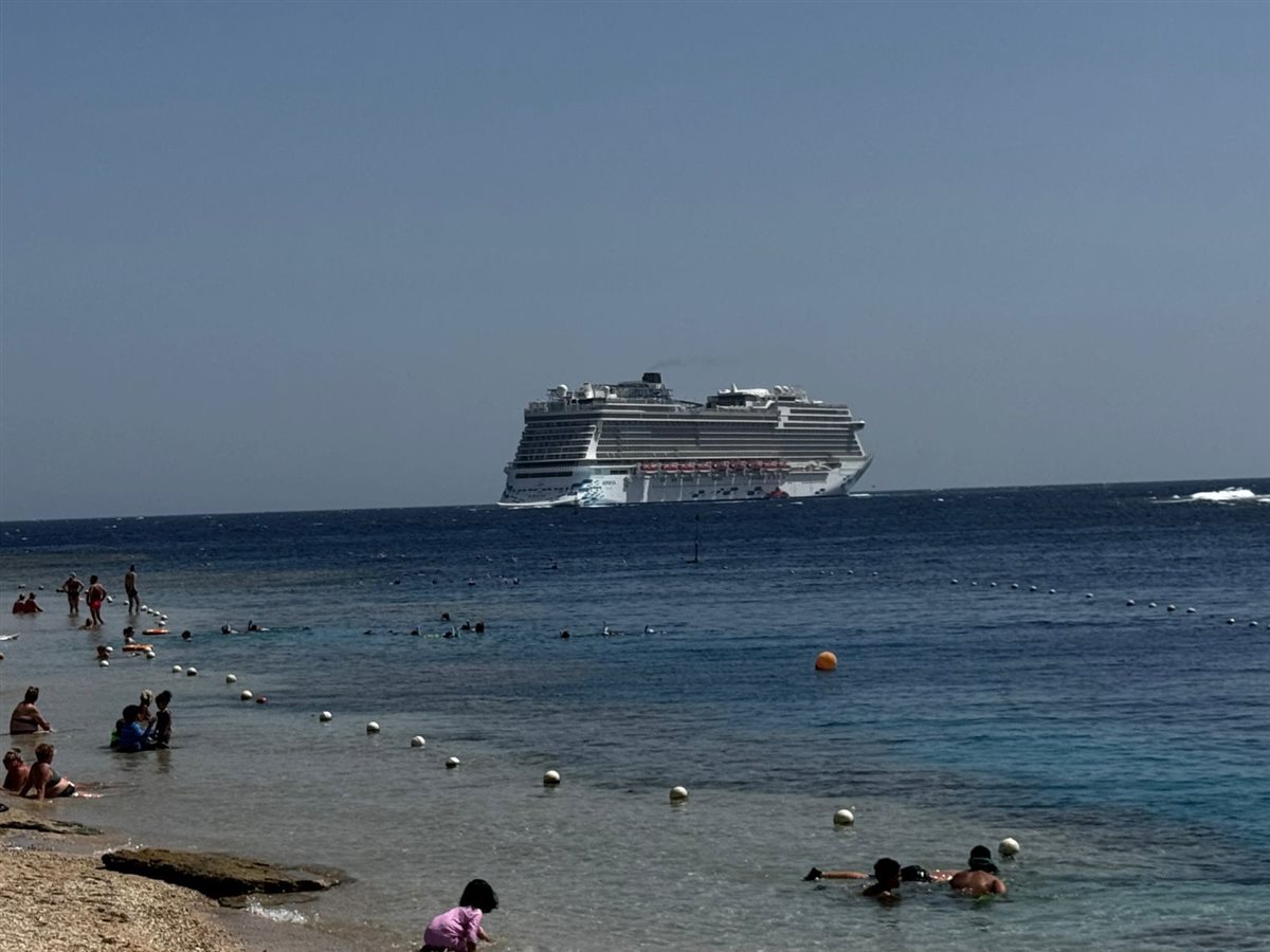 وصول السفينة السياحية أرويا