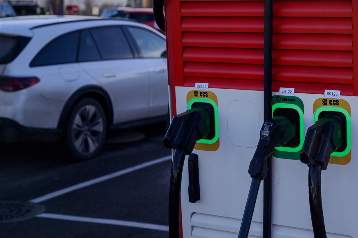 شحن السيارات الكهربائية