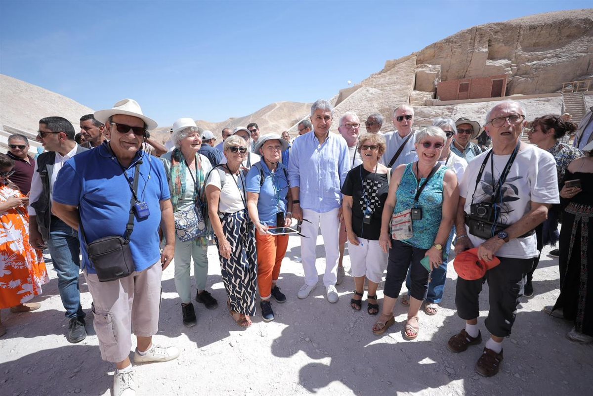 وزير السياحة يلتقي بعدد من المجموعات السياحية من مختلف دول العالم 