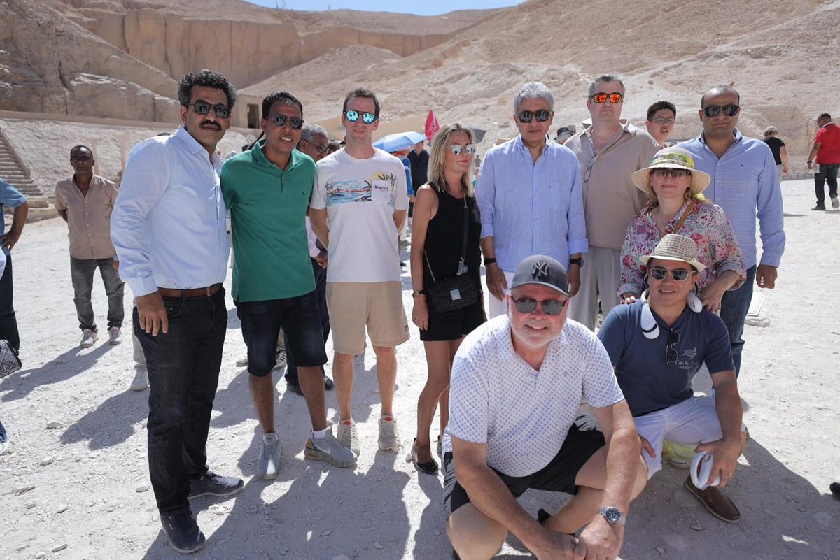 وزير السياحة يلتقي بعدد من المجموعات السياحية من مختلف دول العالم 