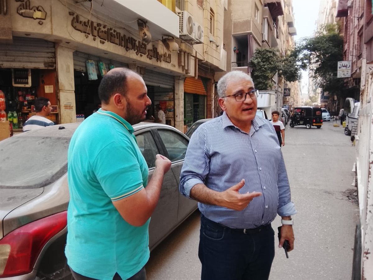 رئيس حي السلام أول يقود حملة مكبرة لإزالة الإشغالات بجسر السويس 