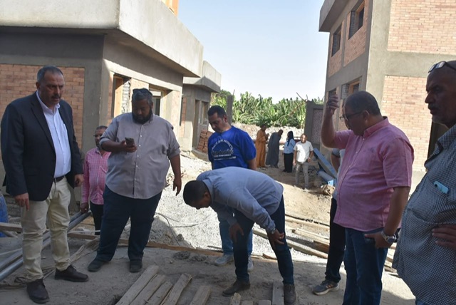 رئيس شركة مياه الاقصر يتابع الأعمال 