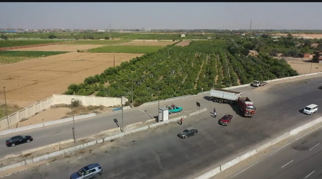 سلوكيات خطرة يرتكبها البعض على الطرق العامة