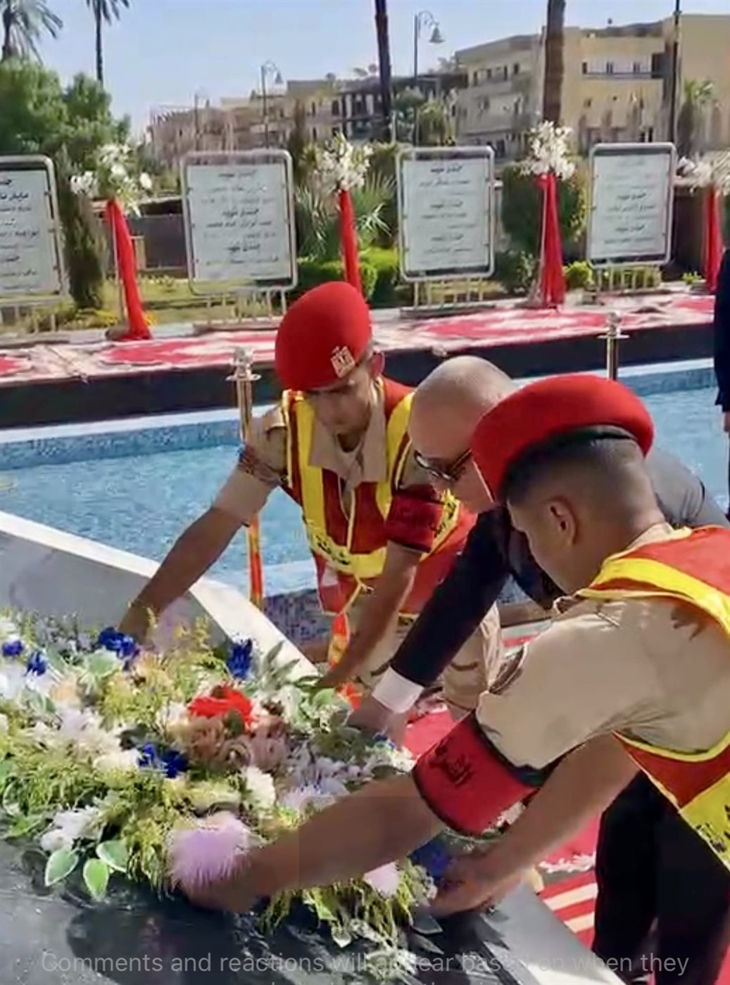 محافظ الاقصر يضع أكاليل الزهور 