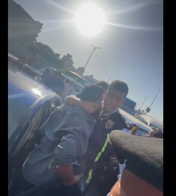 القبض على مصمم أزياء بتهمة قيادة سيارته في حالة سكر بروض الفرج