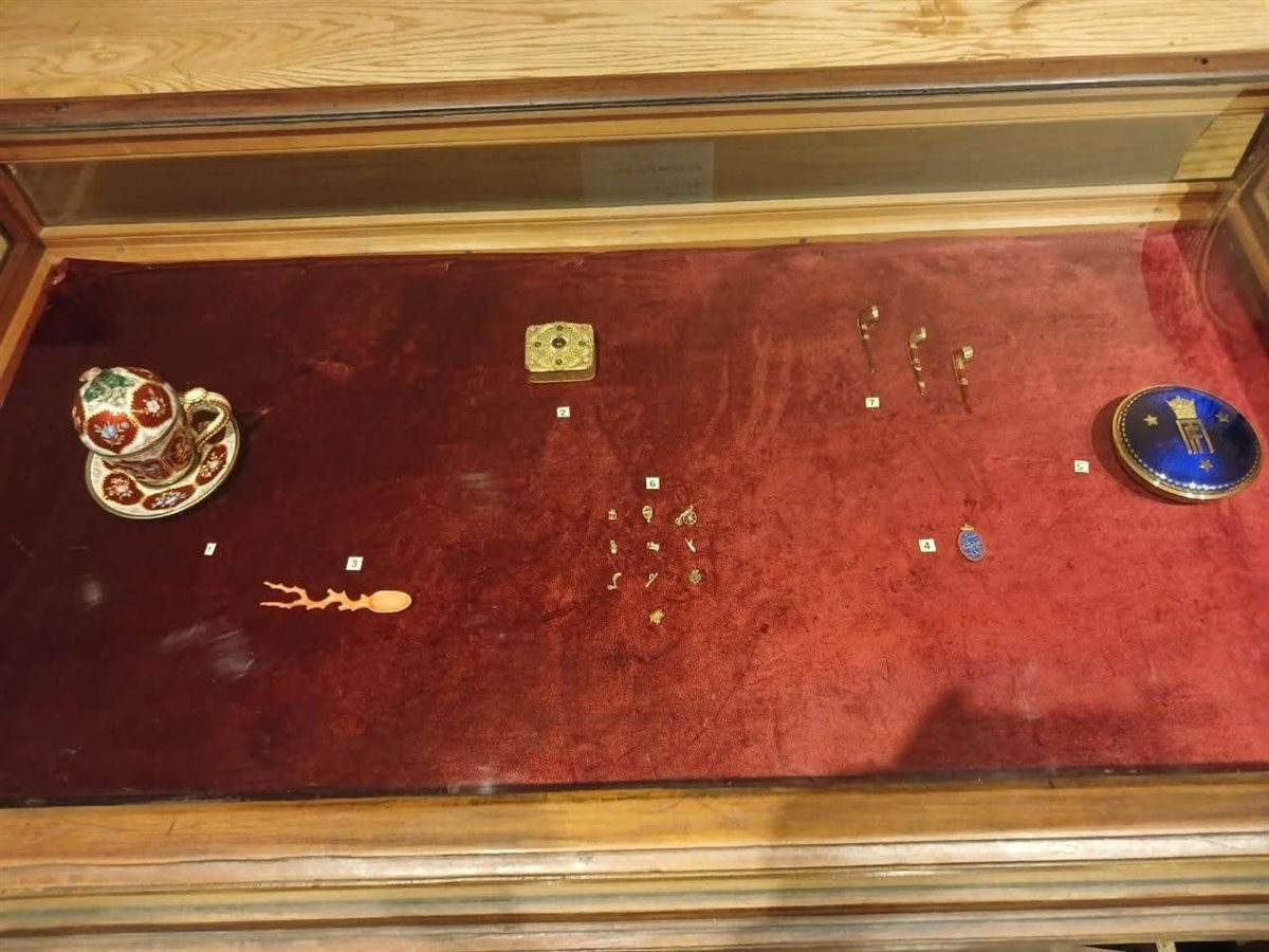 معرضًا مؤقتًا بعنوان كنوز ونوادر 