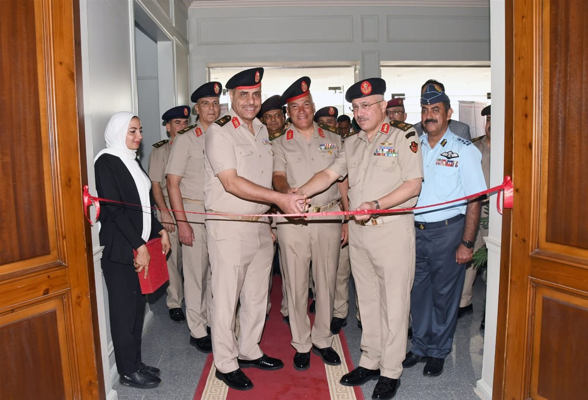 القوات المسلحة تنظم معرضًا فنيًا لإبداعات المحاربين القدماء 