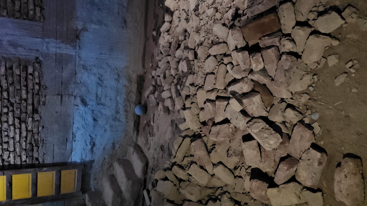 انهيار جدار في منزل بسبب كسر ماسورة مياه في قنا