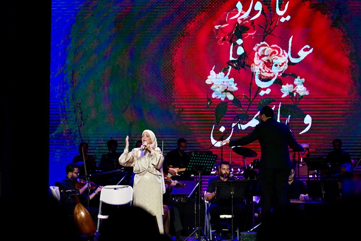 عايدة الأيوبي تشعل حفل ختام هي الفنون بالجامعة الأمريكية 