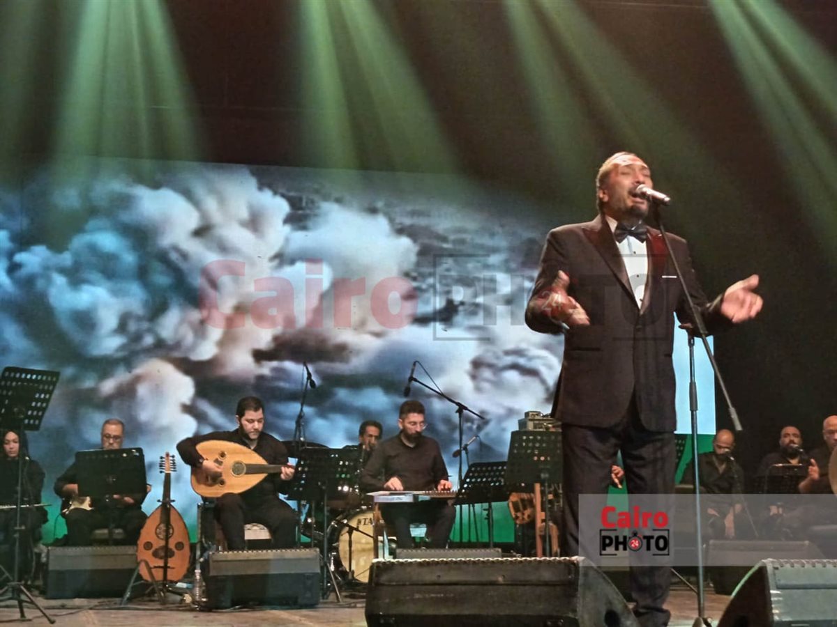 علي الحجار يدعم القضية الفلسطينية في احتفالية نصر أكتوبر على مسرح البالون