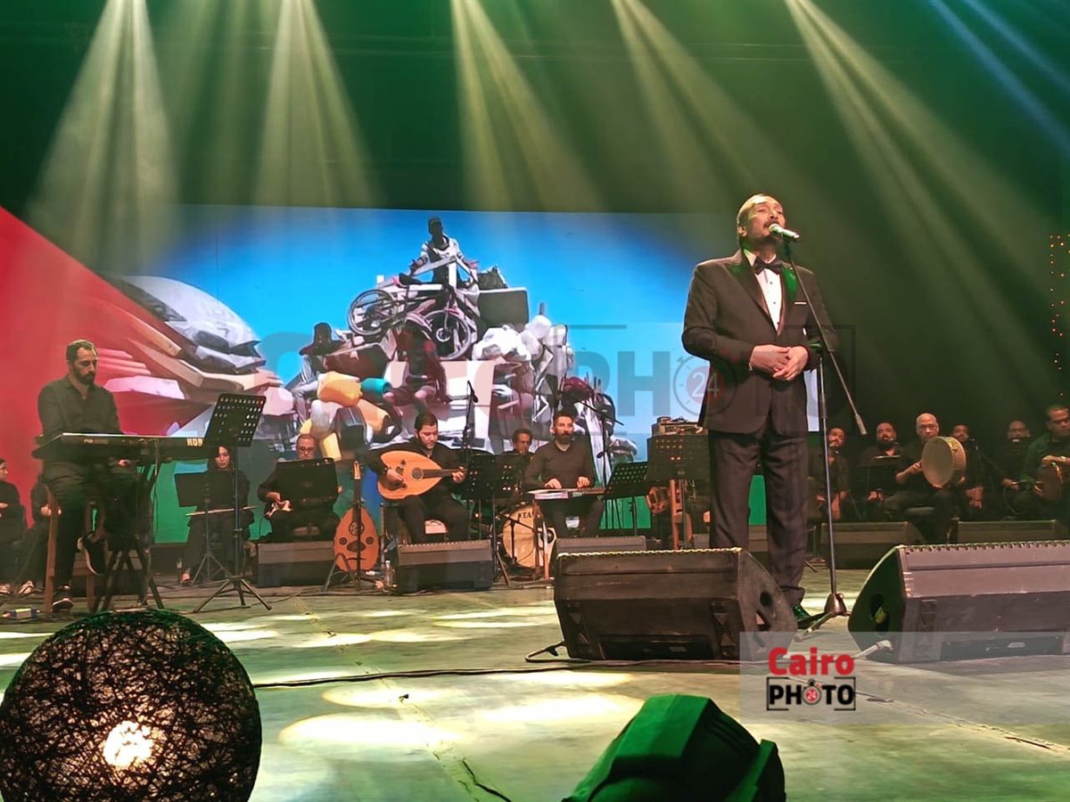 علي الحجار يدعم القضية الفلسطينية في احتفالية نصر أكتوبر على مسرح البالون