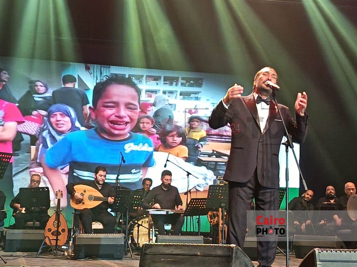 علي الحجار يدعم القضية الفلسطينية في احتفالية نصر أكتوبر على مسرح البالون