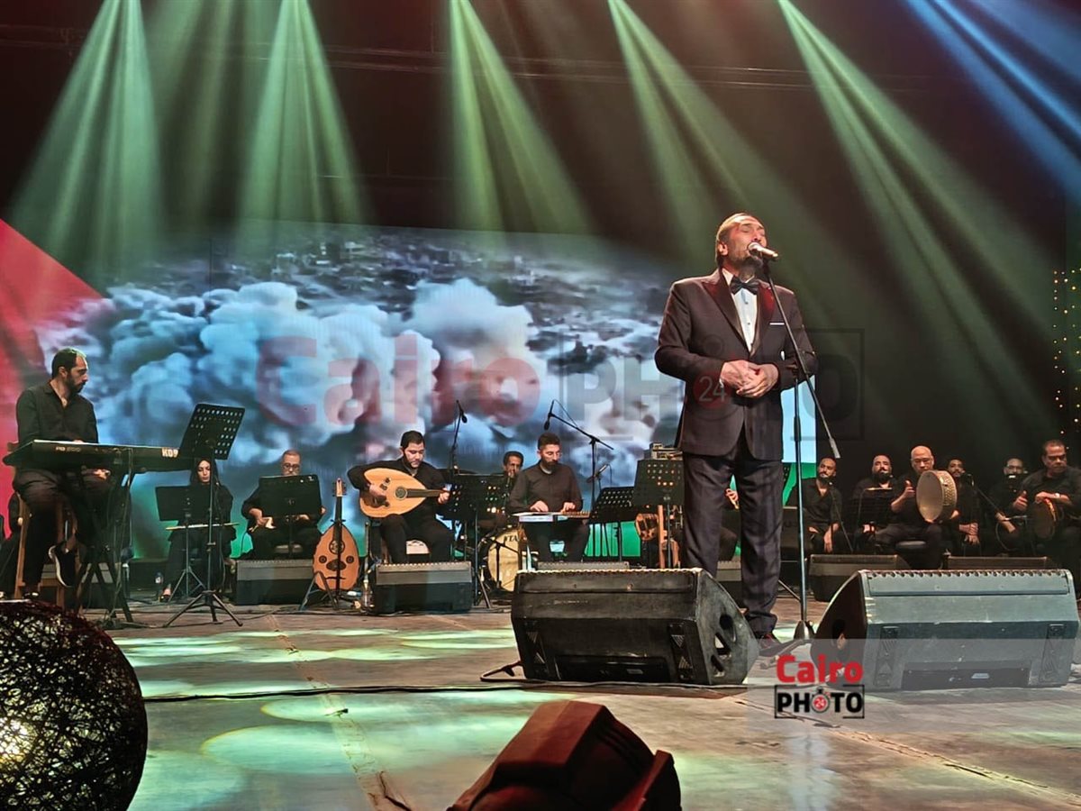 علي الحجار يدعم القضية الفلسطينية في احتفالية نصر أكتوبر على مسرح البالون