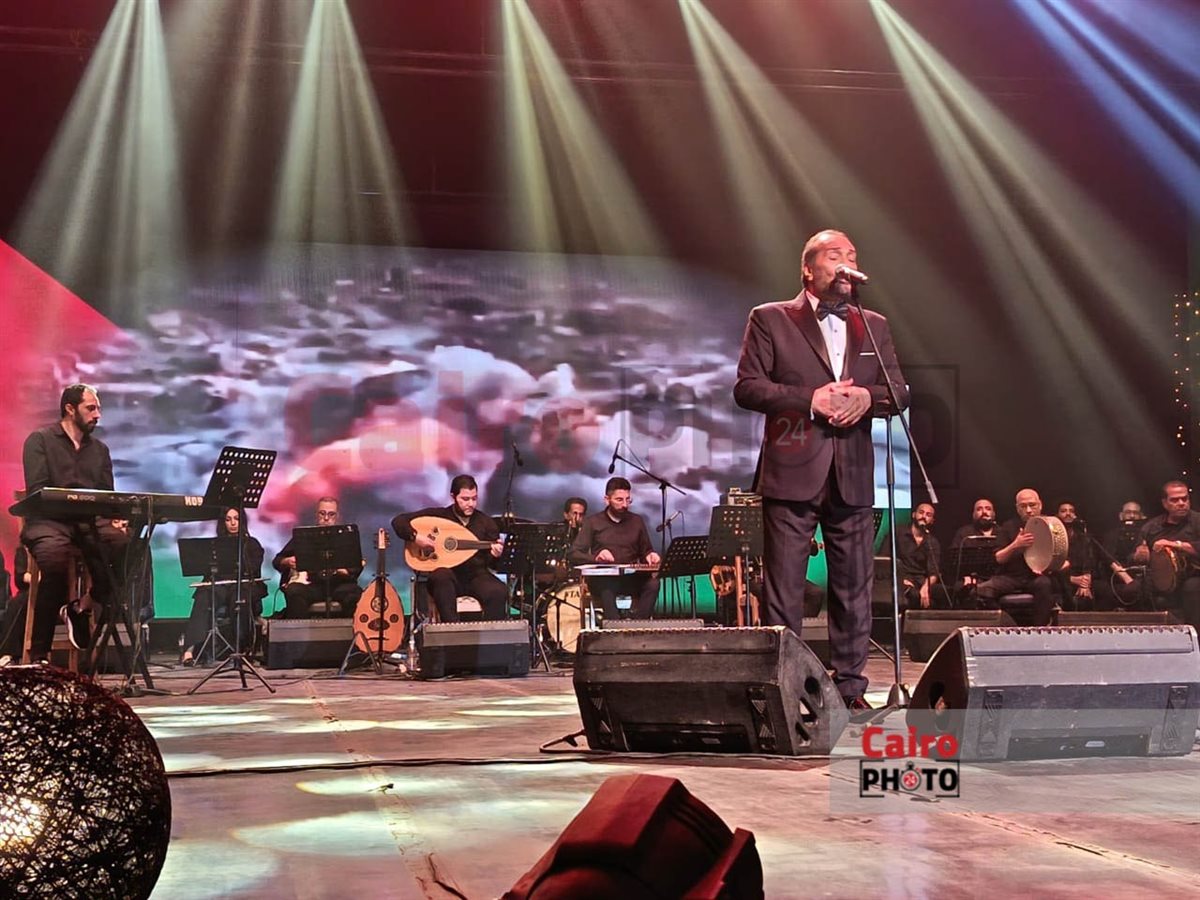 علي الحجار يدعم القضية الفلسطينية في احتفالية نصر أكتوبر على مسرح البالون