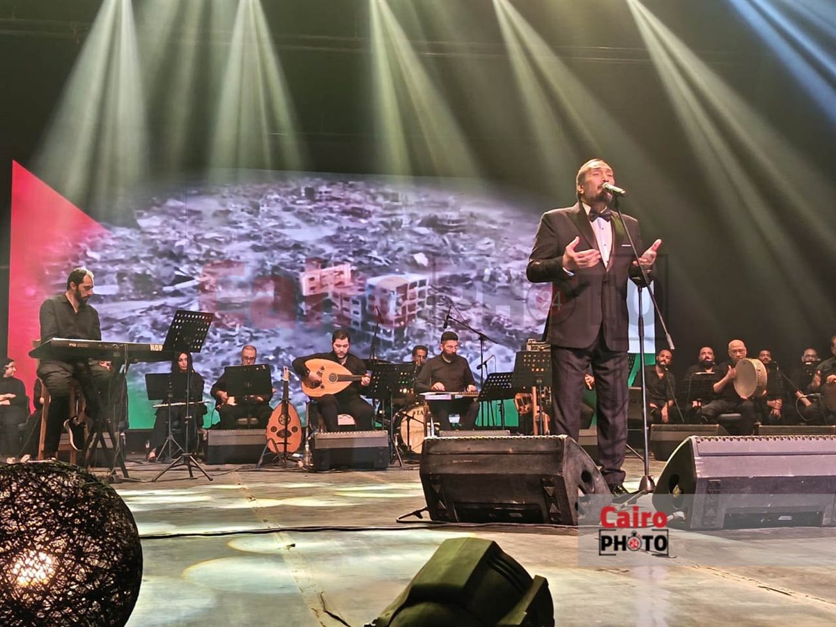 علي الحجار يدعم القضية الفلسطينية في احتفالية نصر أكتوبر على مسرح البالون