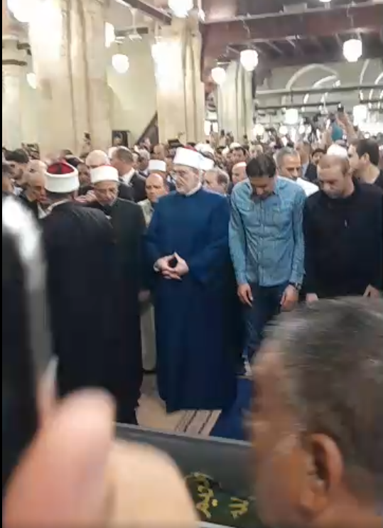 بحضور شيخ الأزهر.. بدء صلاة الجنازة على الدكتور أحمد عمر هاشم 