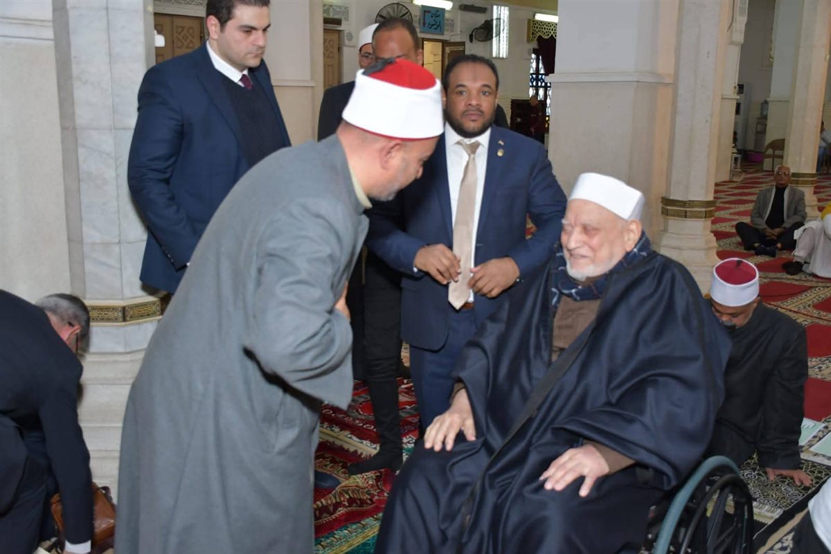 الدكتور أحمد عمر هاشم ببورسعيد 