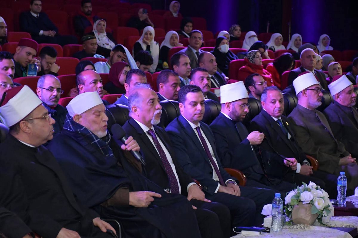 الدكتور أحمد عمر هاشم ببورسعيد 