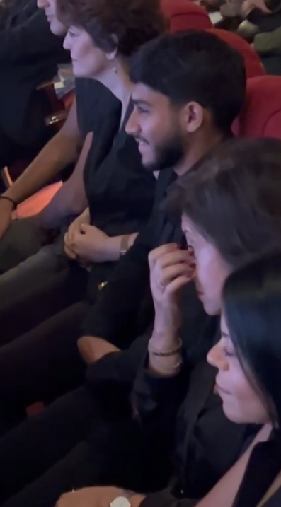 بكاء ابنة لطفي لبيب لحظة تسلمها تكريم والدها الراحل بمهرجان جلينا بالمركز الكاثوليكي