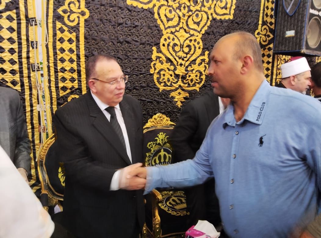 <strong>نقيب الأشراف يتلقى العزاء في الدكتور أحمد عمر هاشم</strong>