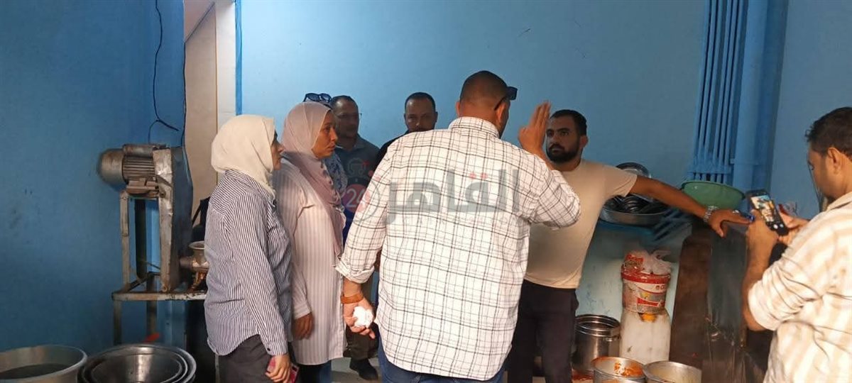 بعد إصابة 7 طالبات بأعراض تسمم.. غلق وتشميع محل كشري في المنوفية