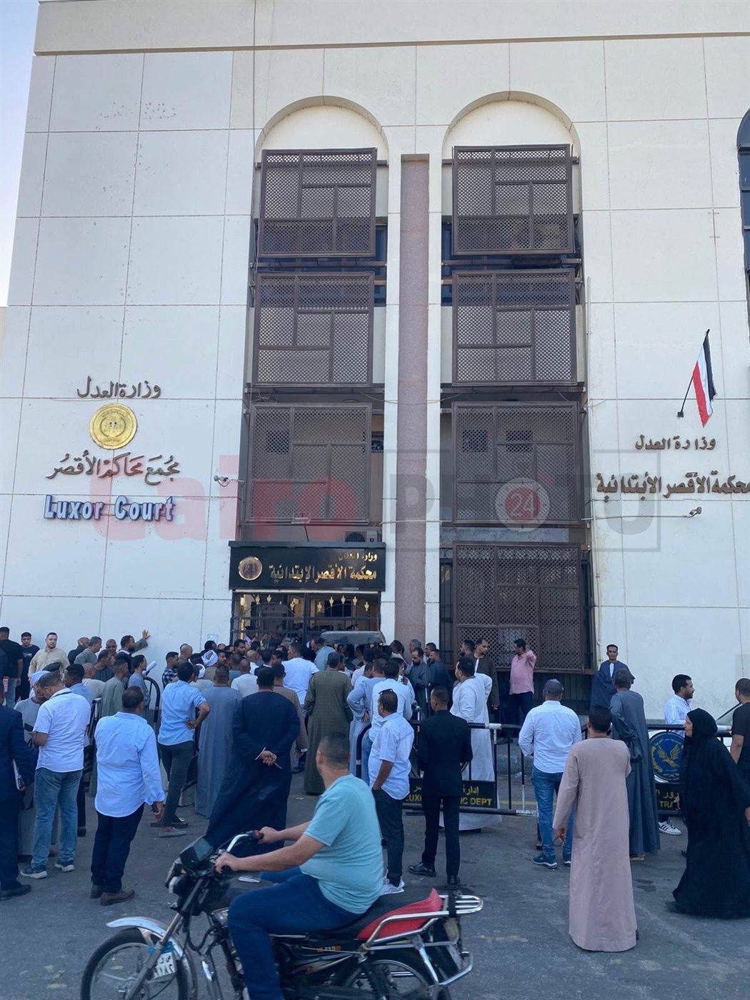 تزاحم مرشحي مجلس النواب على مجمع محاكم الأقصر