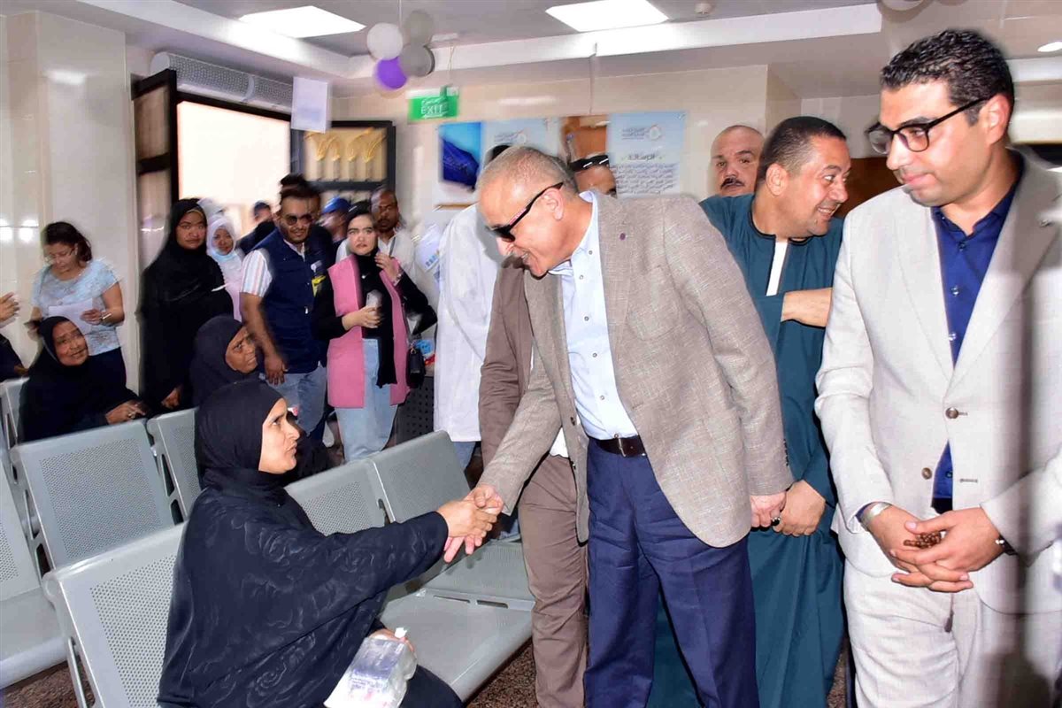 محافظ الأقصر بمستشفى العديسات