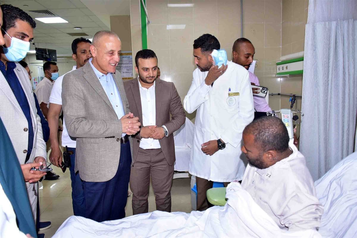 محافظ الأقصر بمستشفى العديسات