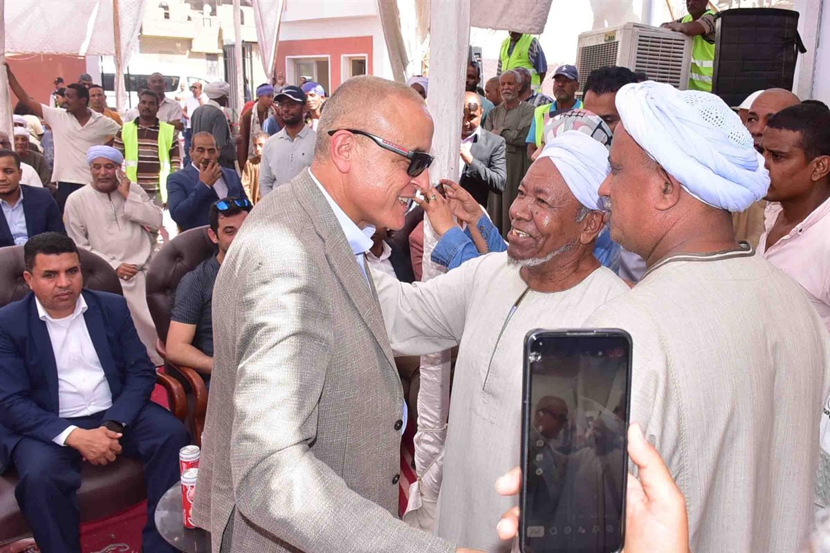 محافظ الاقصر يفتتح محطة صرف صحي بالطود