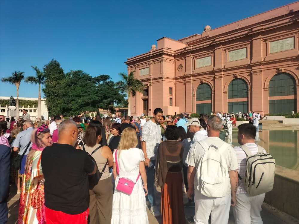 توافد كبير من السائحين على المتحف المصري بالتحرير
