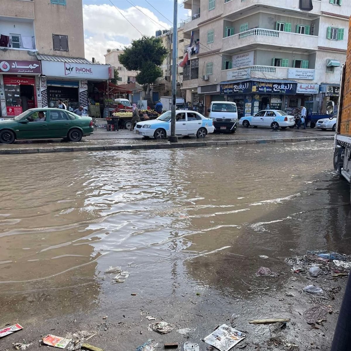 مياه الصرف الصحي تغرق شارع التهريب بمطروح وتثير غضب الأهالي