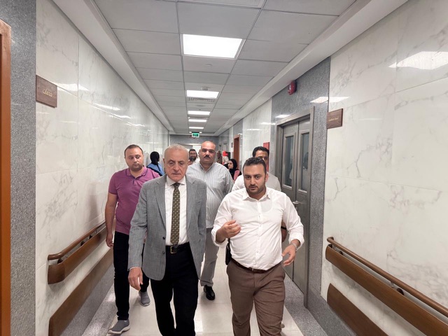 محافظ الاقصر يتفقد المصابين بالمجمع الطبي الدولي