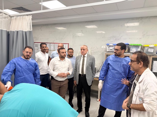 محافظ الاقصر يتفقد المصابين بالمجمع الطبي الدولي