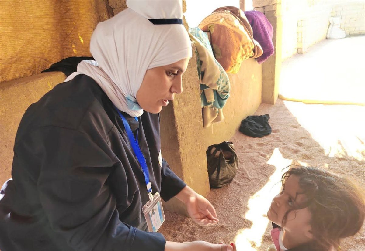 فرق طبية ميدانية تجوب وادي مجيرح بمدينة دهب لتطعيم الأطفال