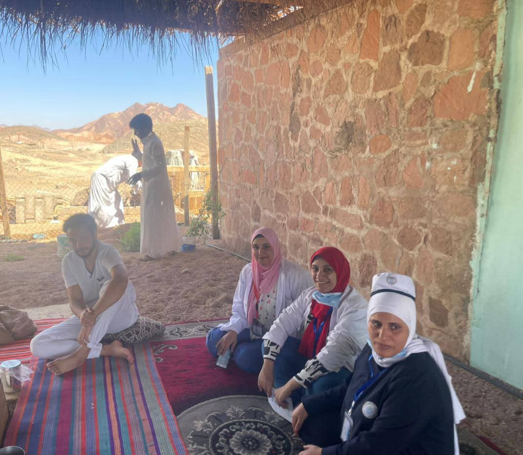 فرق طبية ميدانية تجوب وادي مجيرح بمدينة دهب لتطعيم الأطفال