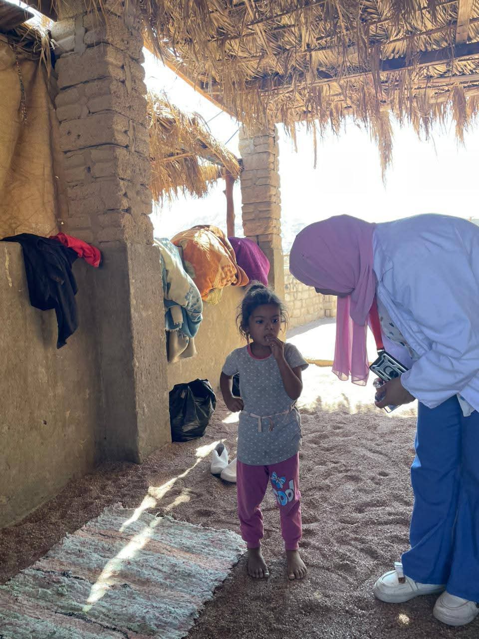 فرق طبية ميدانية تجوب وادي مجيرح بمدينة دهب لتطعيم الأطفال