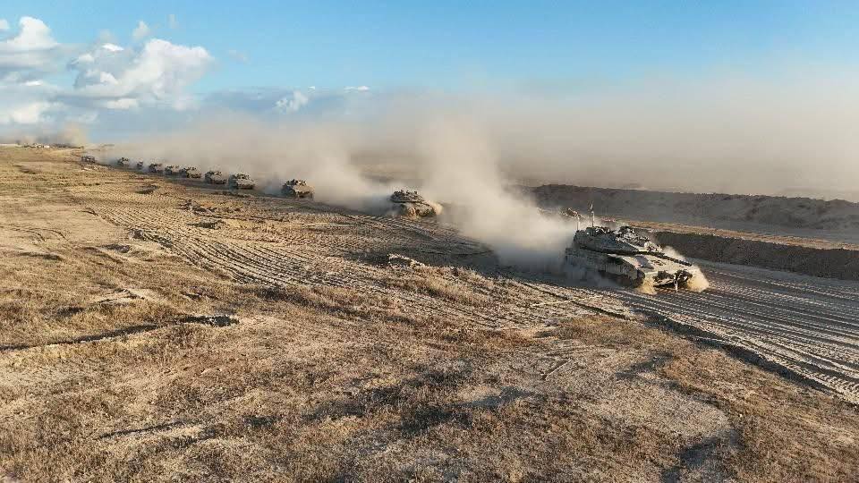 أهالي غزة يعودون إلى ديارهم بعد وقف إطلاق النار