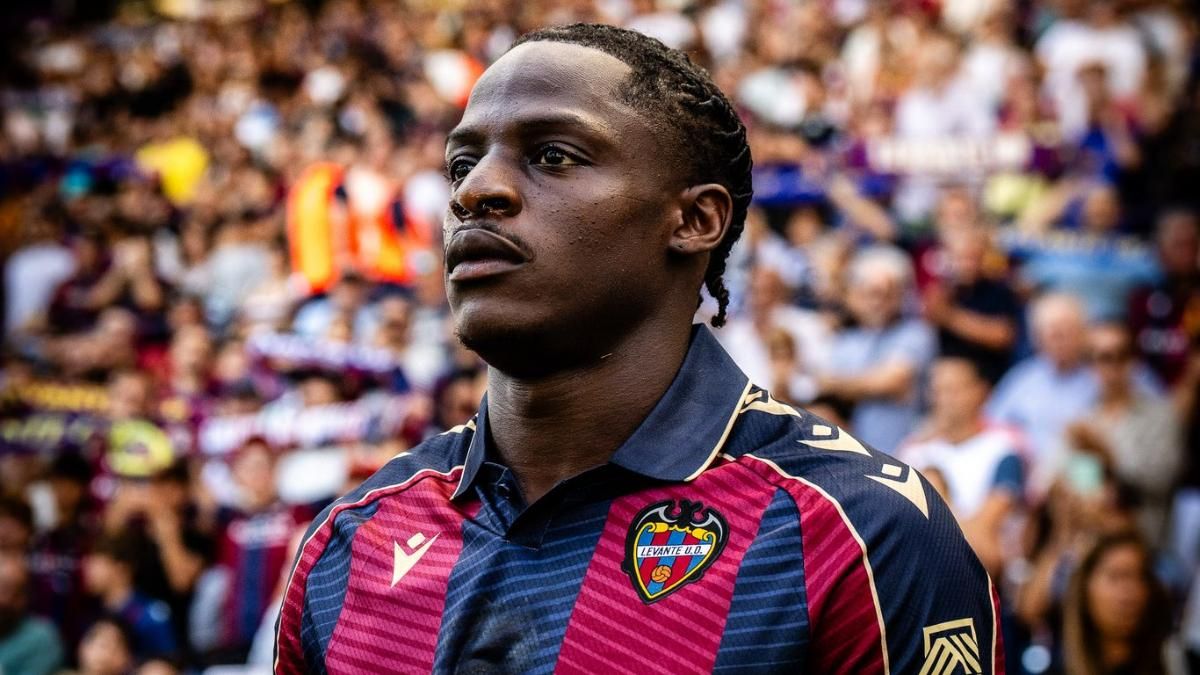 <strong>المهاجم الكاميروني الشاب إيتا إيونج لاعب فريق ليفانتي الإسباني</strong>