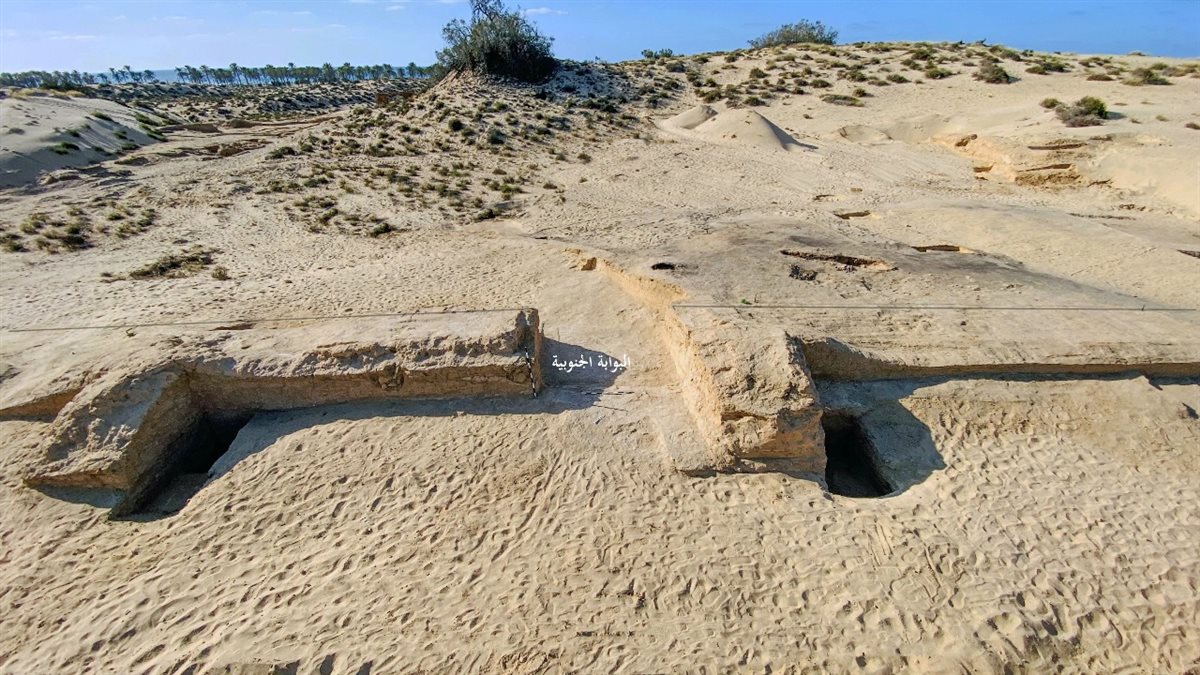   السياحة تعلن اكتشاف قلعة عسكرية جديدة من عصر الدولة الحديثة على طريق حورس الحربي بسيناء