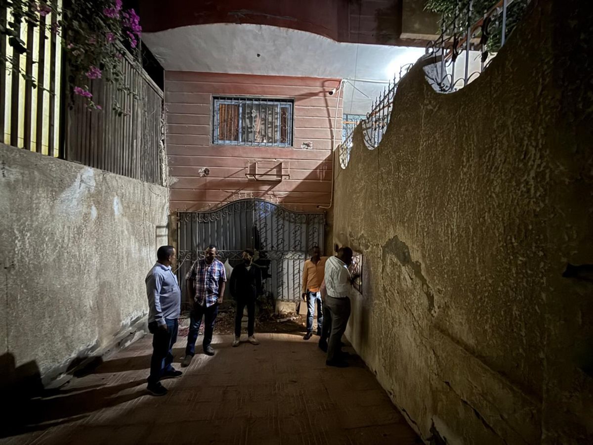 العثور على تمساح نيلي صغير أمام عقار بحدائق الأهرام