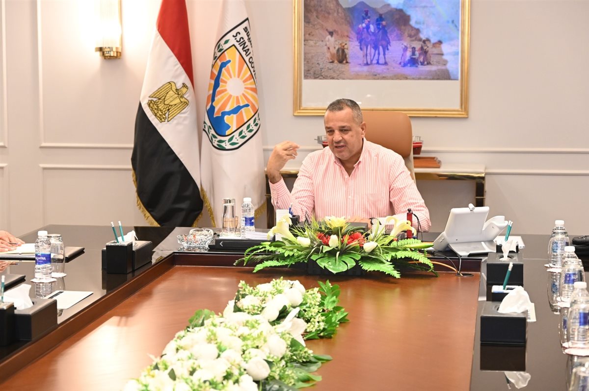 محافظ جنوب سيناء خلال الاجتماع