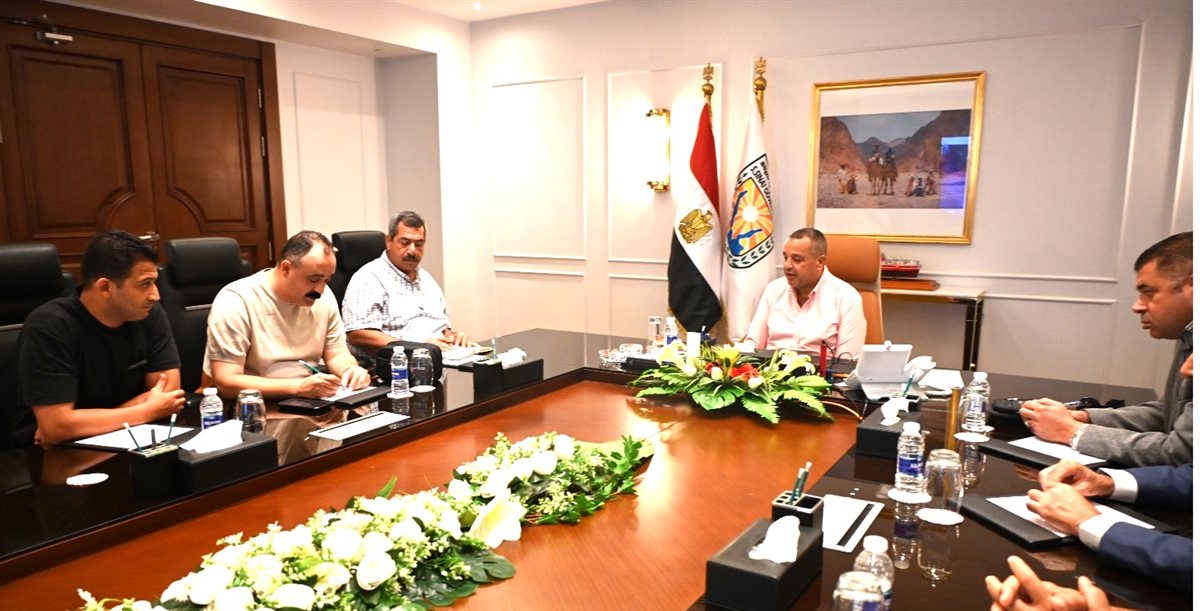 محافظ جنوب سيناء خلال الاجتماع