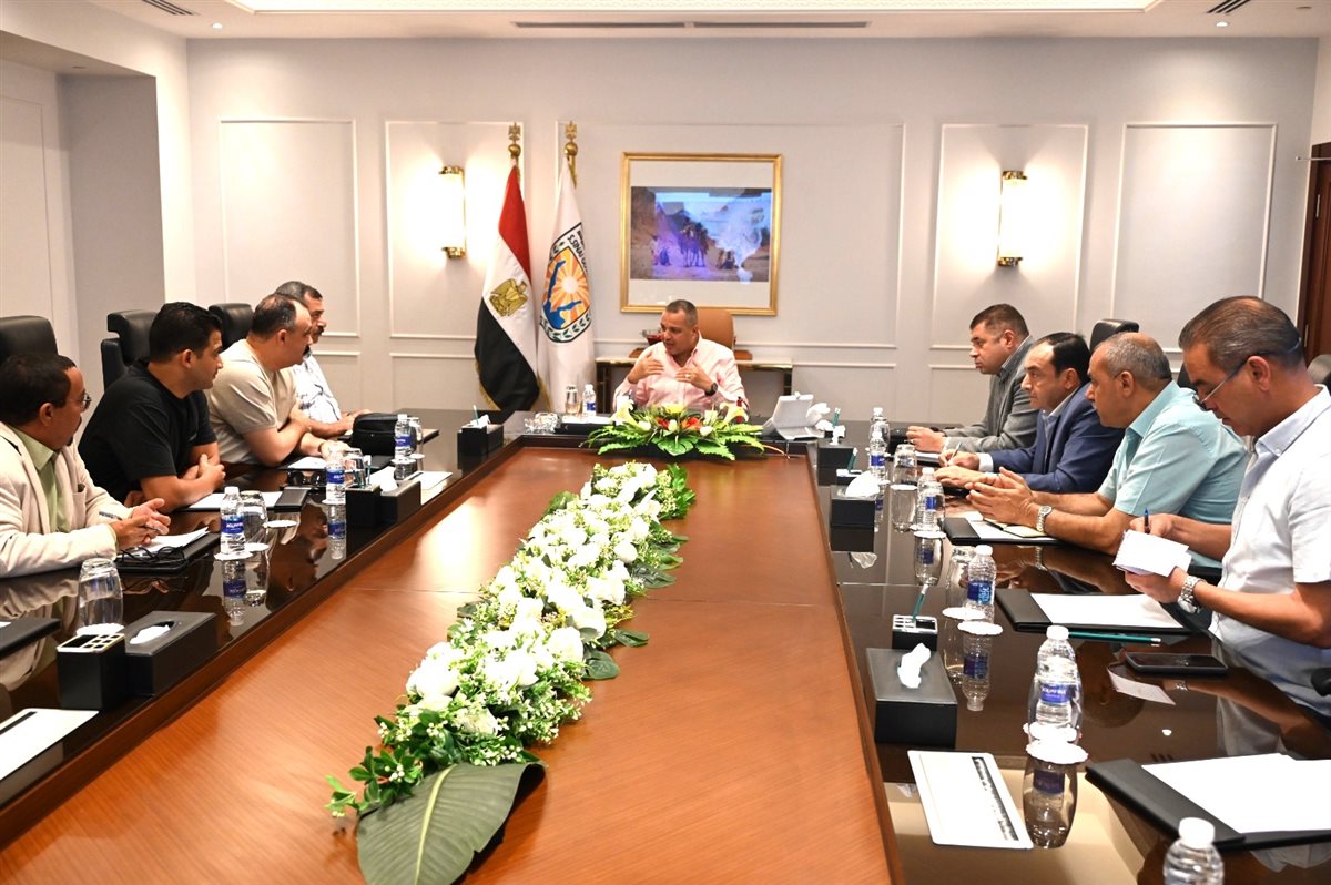 محافظ جنوب سيناء خلال الاجتماع