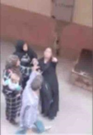مشاجرة بين سيدة وشقيقة وزوجته بالجيزة 