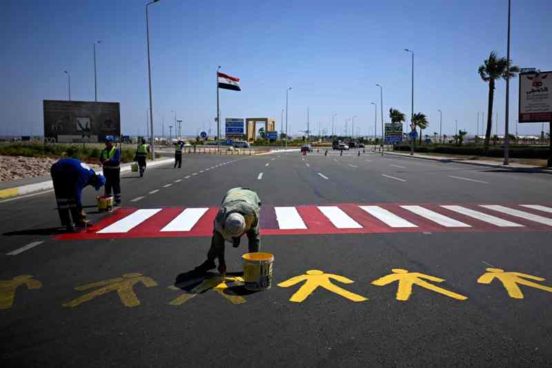 محافظ جنوب سيناء يتابع اللمسات النهائية بشرم الشيخ 