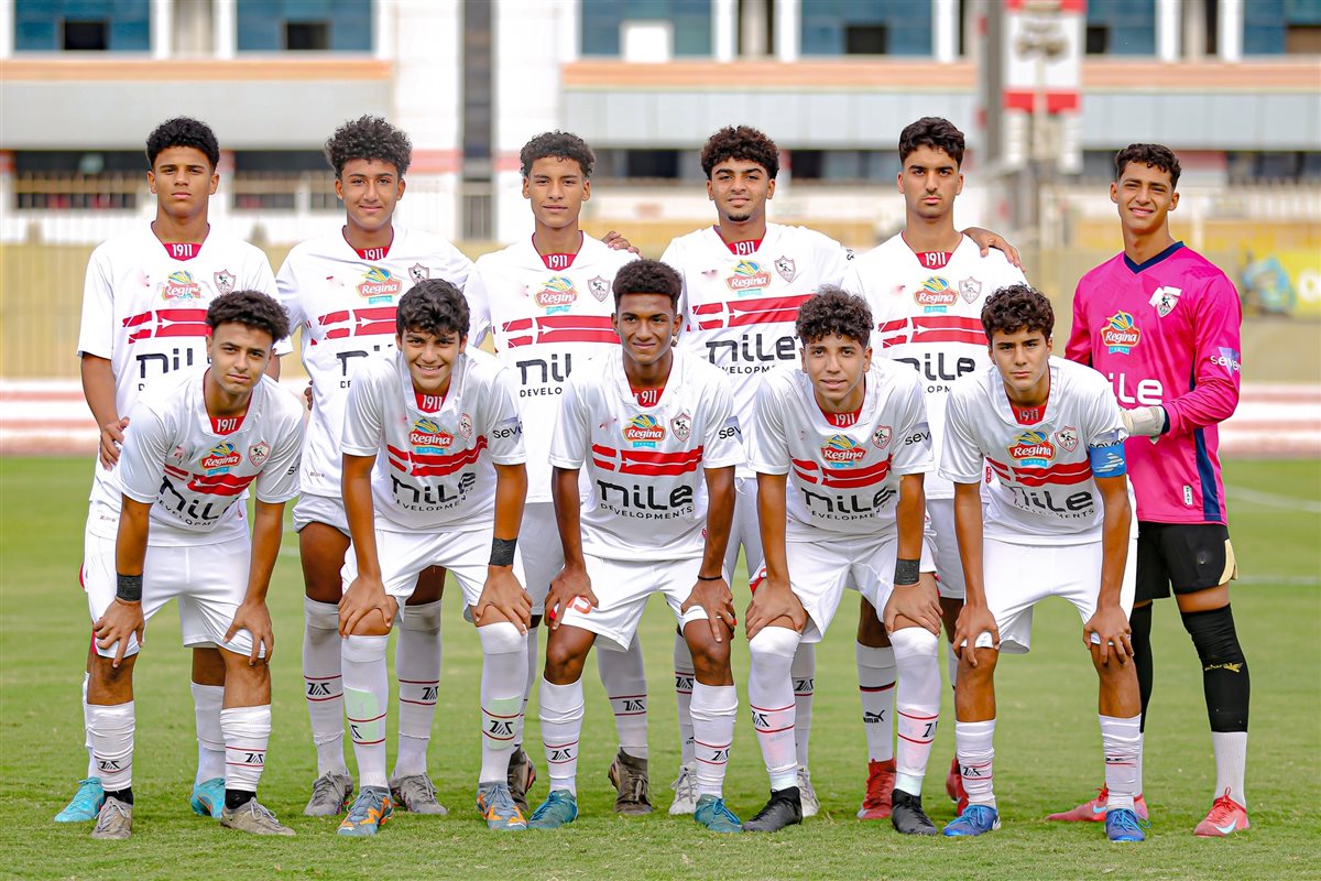 فريق الشباب في نادي الزمالك يرتدي قمصان شركة سابقة