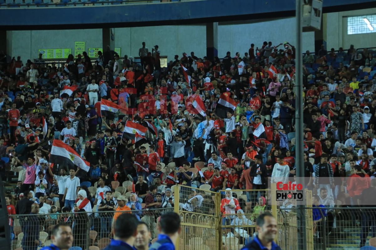 الجماهير تملأ مدرجات ستاد القاهرة مباراة مصر وغينيا بيساو